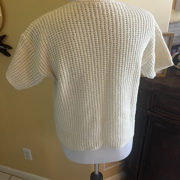 Beautiful, beige sweater, possibly homemade. Size small - Picture 6 of 6